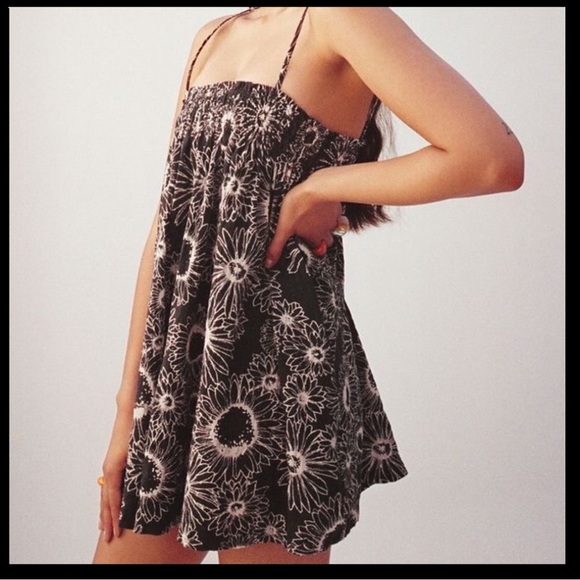 Urban Outfitters Black and White babydoll Patterned Dress - Picture 1 of 6